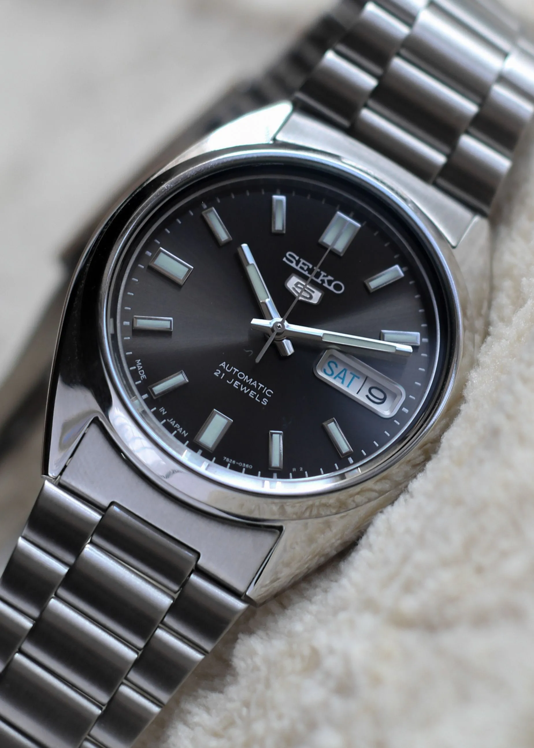 Reloj deportivo de buceo Kessler Abyss Diver 300M en titanio con bisel cerámico negro